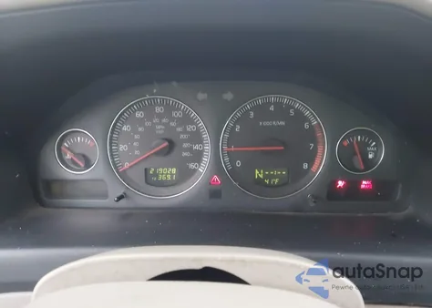 2004 Volvo V70 2.4 z USA, uszkodzony, nr VIN YV1SW61T242402108